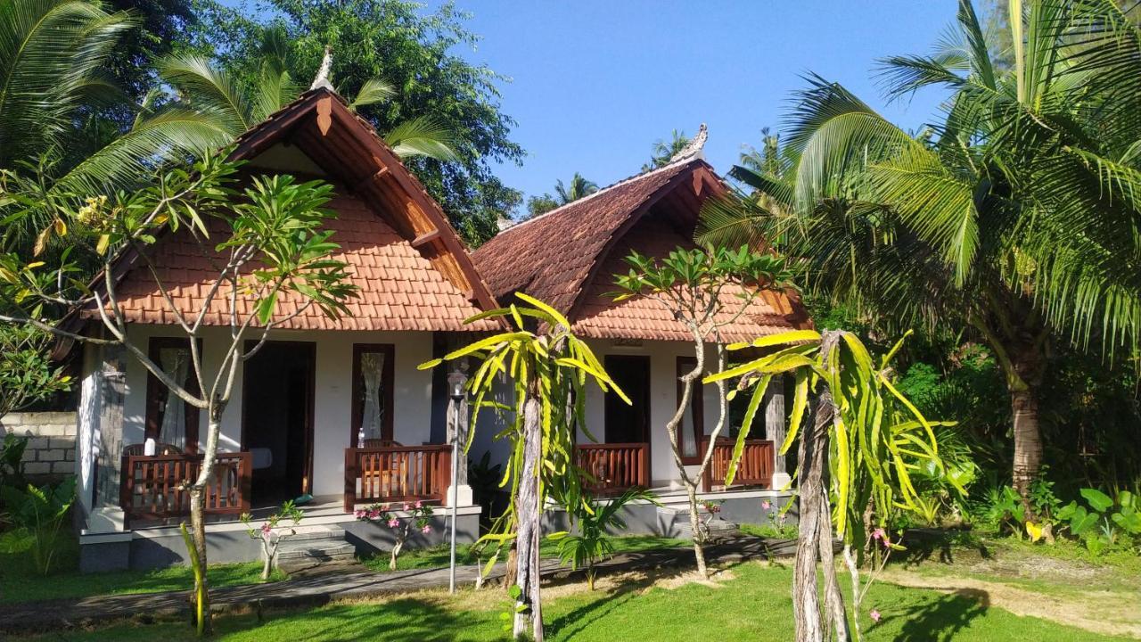 Santhi Guna Bungalow Toyapakeh Exterior foto