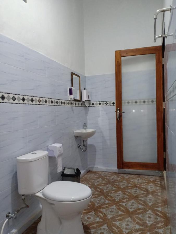 Santhi Guna Bungalow Toyapakeh Exterior foto