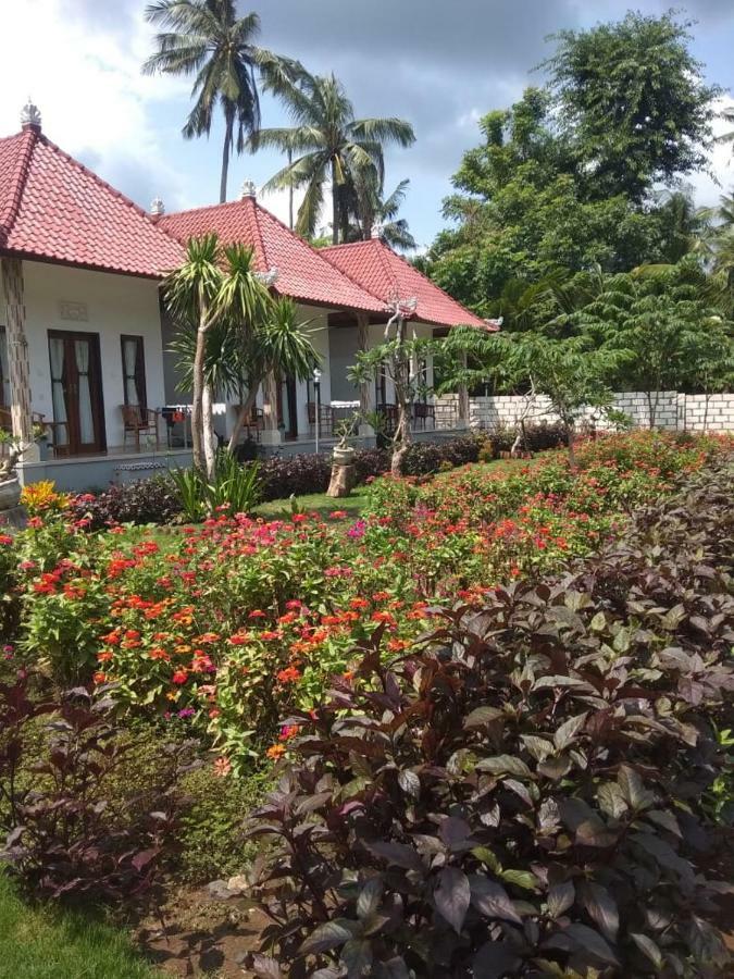 Santhi Guna Bungalow Toyapakeh Exterior foto